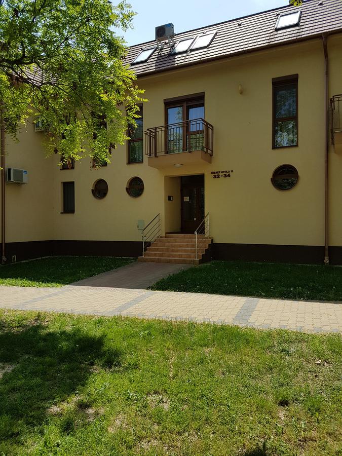 Tahiti Apartman Hajdúszoboszló Екстериор снимка